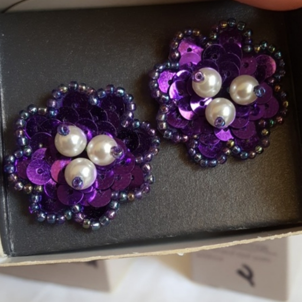 NEW 2 pair of earrings Avon pierced - Picture 3 of 8